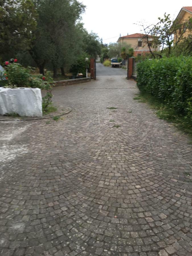Casa Degli Zii Appartamento Letizia Luni Exterior photo